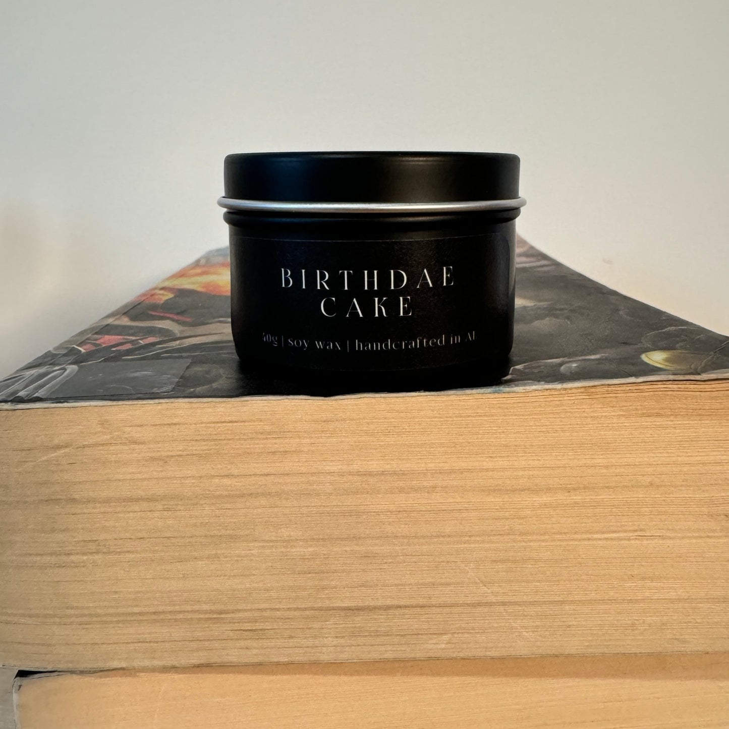 “Birthdae Cake” small tin candle — perfect for Harry Potter fans and book lovers, inspired by the wizarding world.